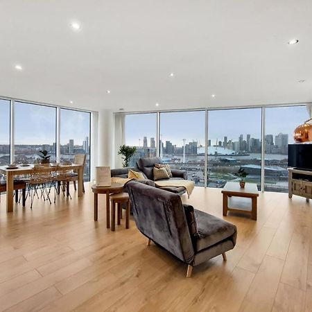 Deluxe Two Bed Apartment With River & City View 런던 외부 사진