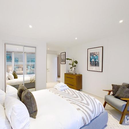 Deluxe Two Bed Apartment With River & City View 런던 외부 사진