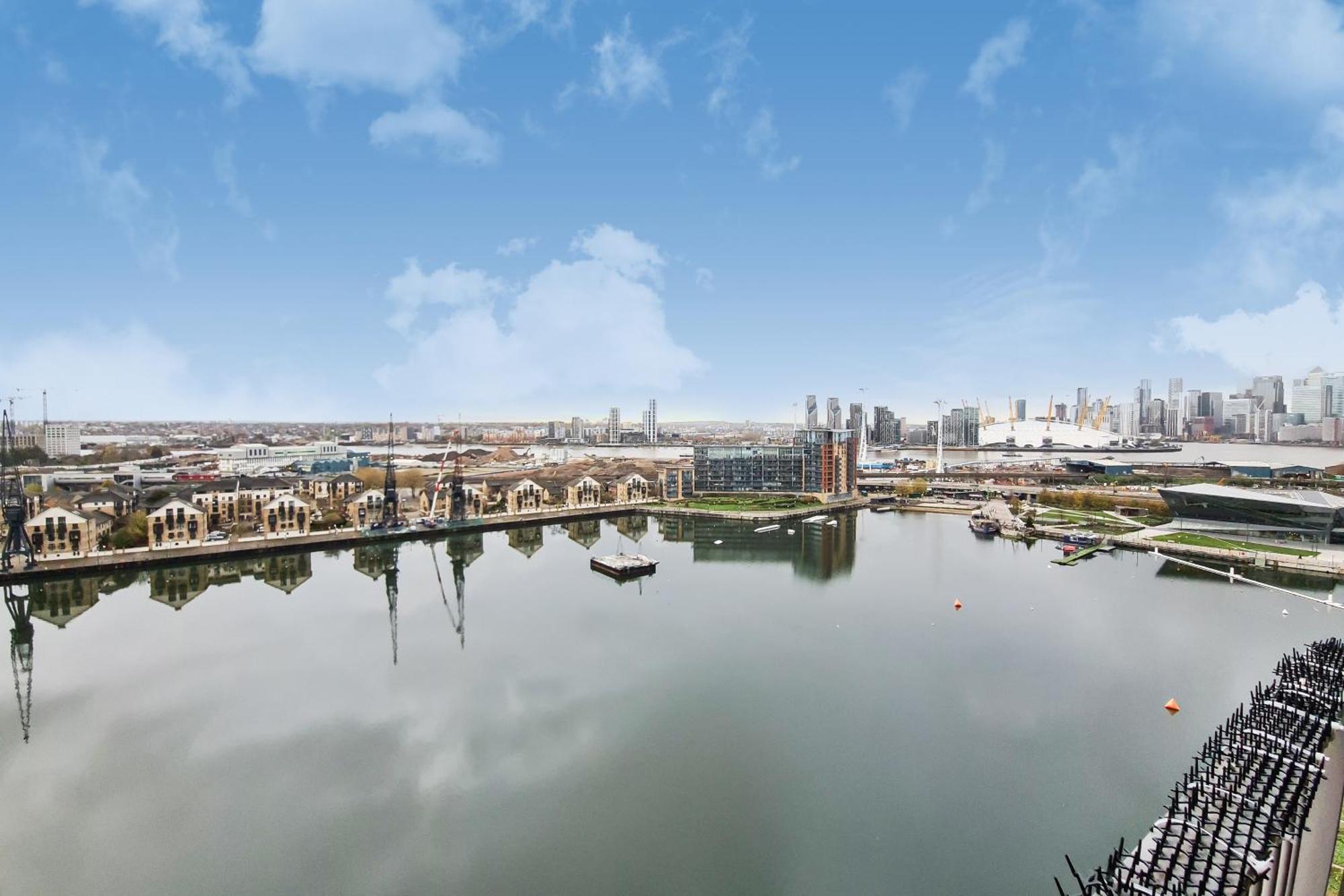 Deluxe Two Bed Apartment With River & City View 런던 외부 사진