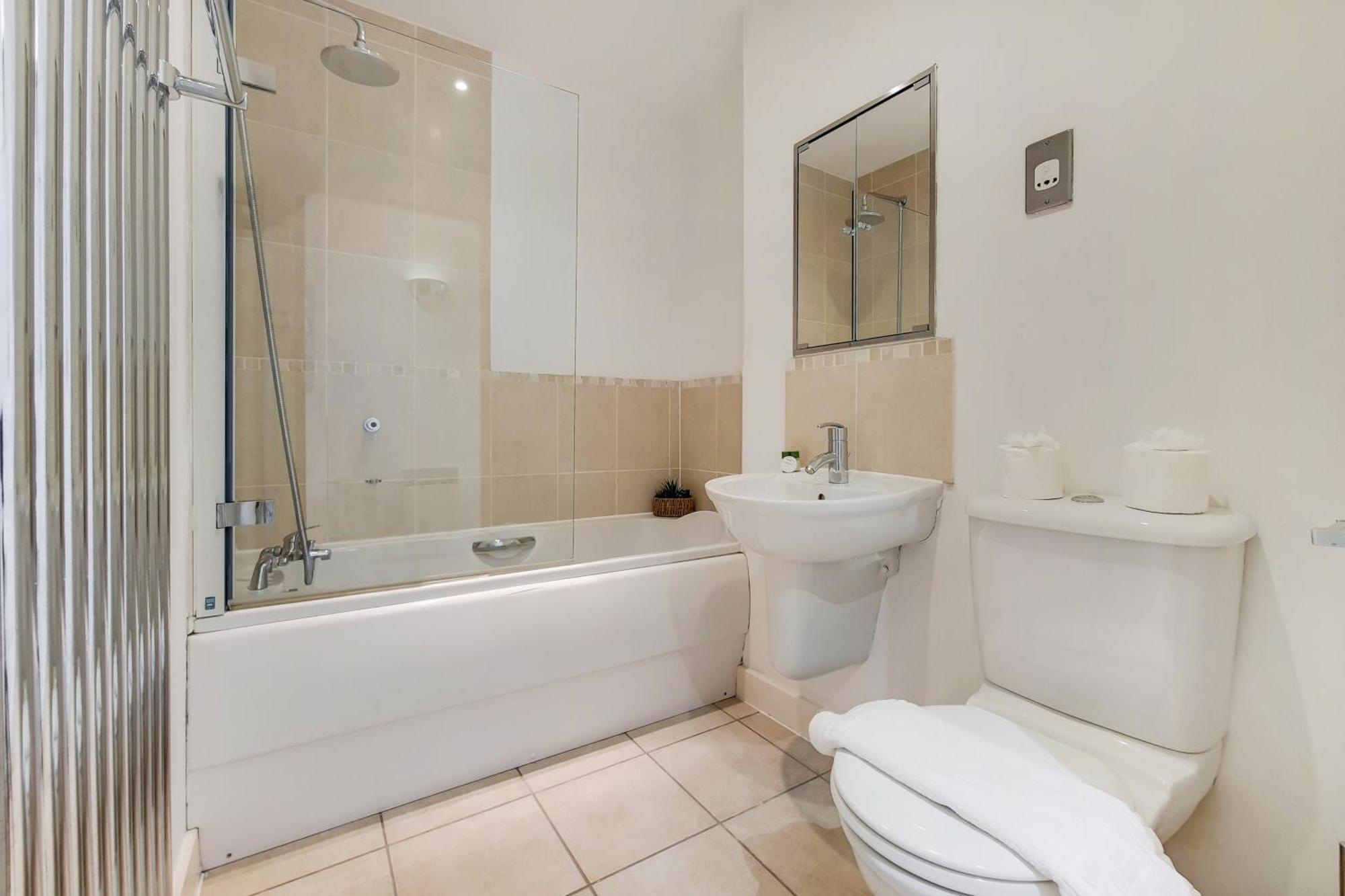 Deluxe Two Bed Apartment With River & City View 런던 외부 사진