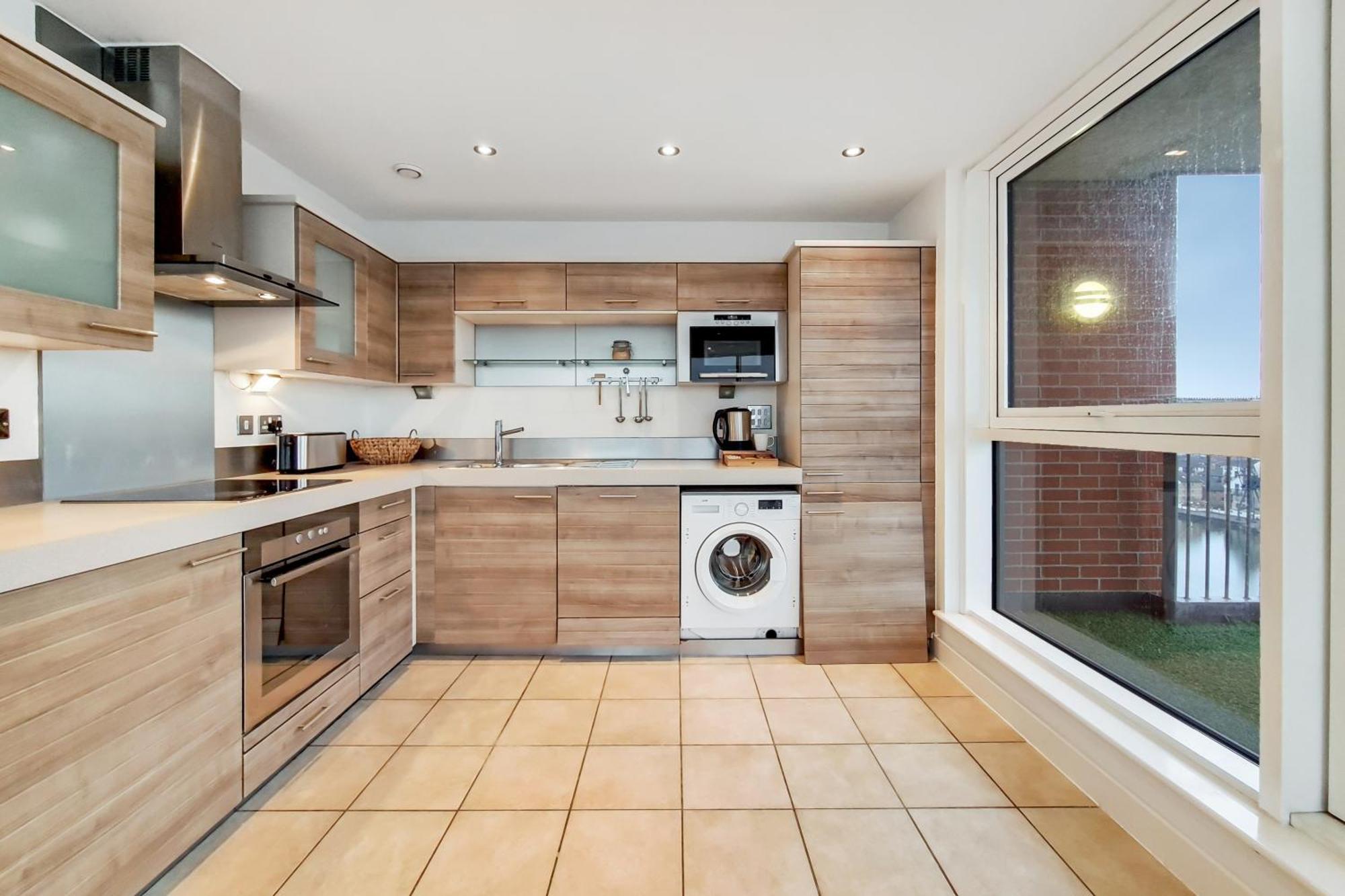 Deluxe Two Bed Apartment With River & City View 런던 외부 사진