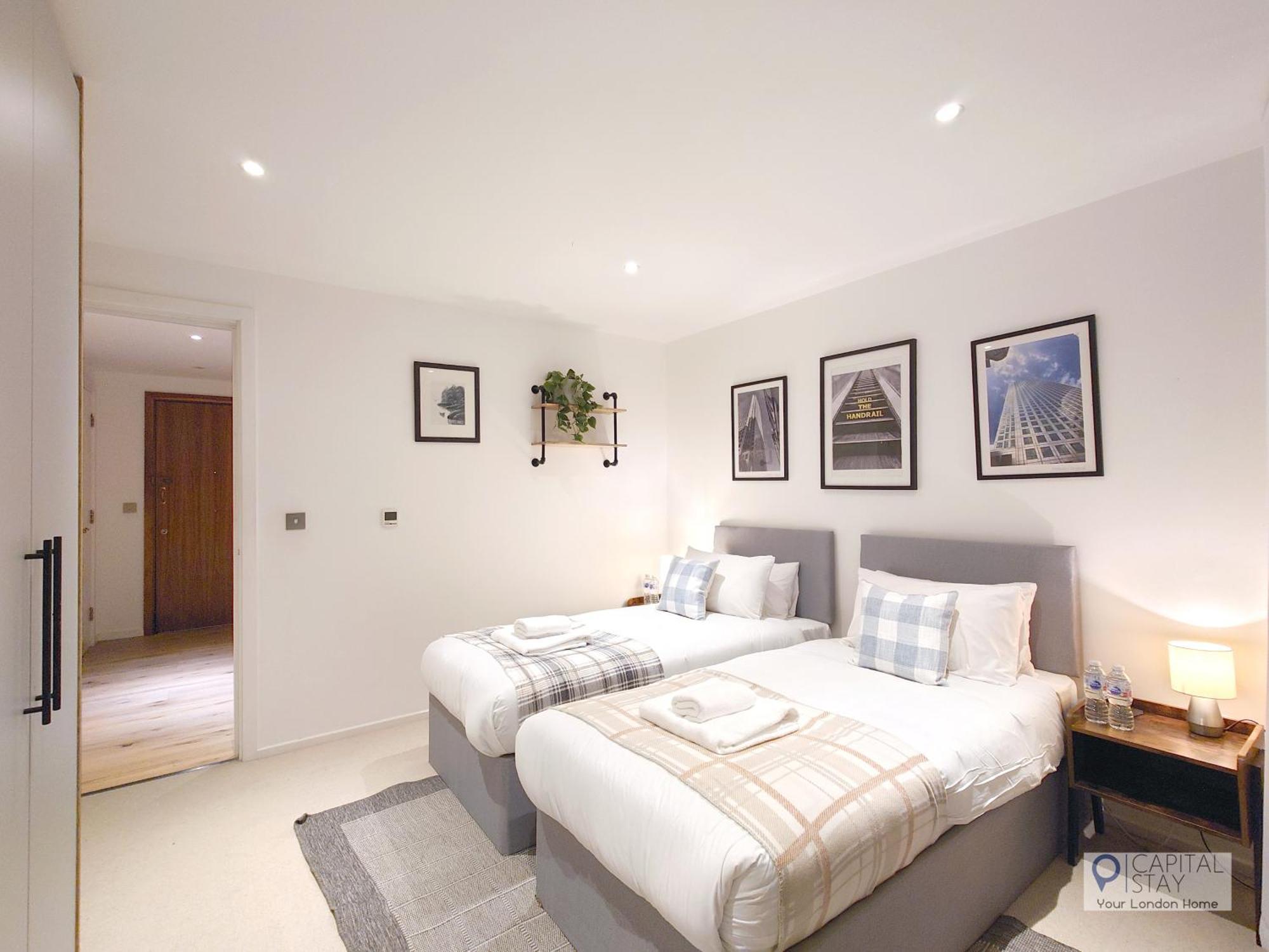 Deluxe Two Bed Apartment With River & City View 런던 외부 사진