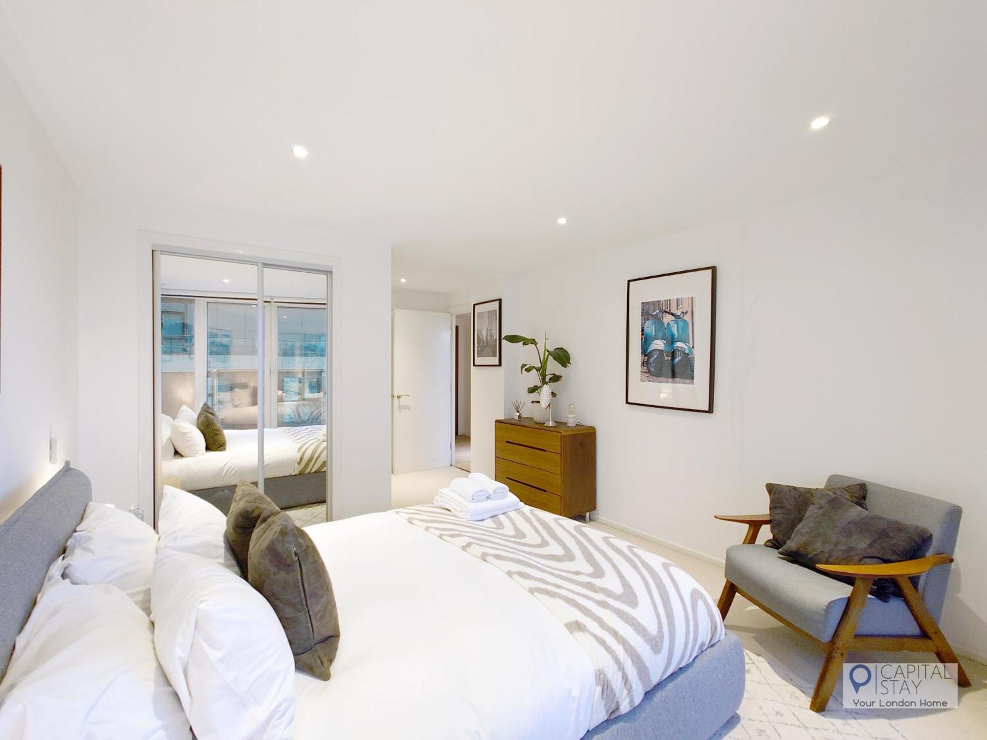 Deluxe Two Bed Apartment With River & City View 런던 외부 사진
