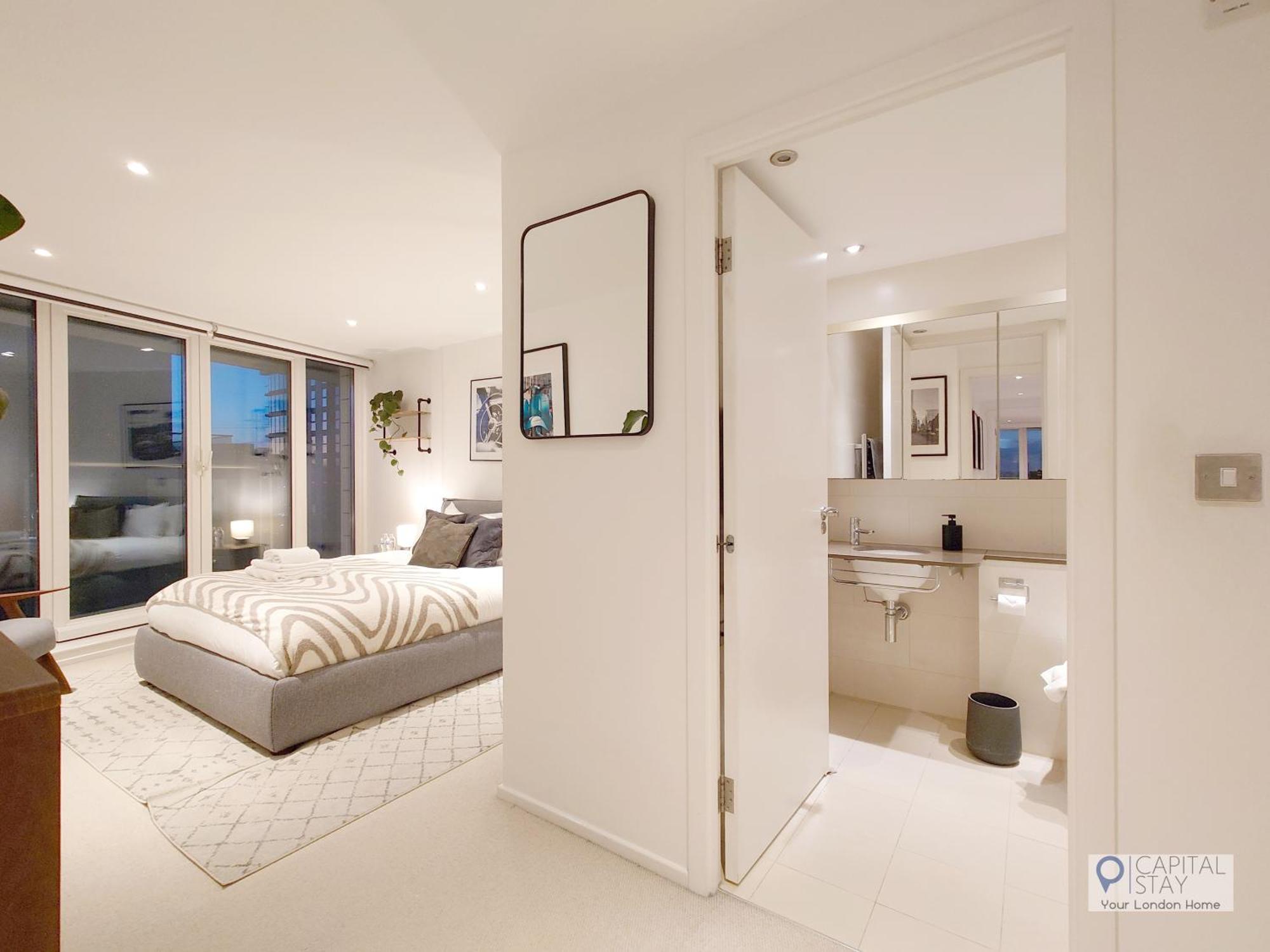 Deluxe Two Bed Apartment With River & City View 런던 외부 사진