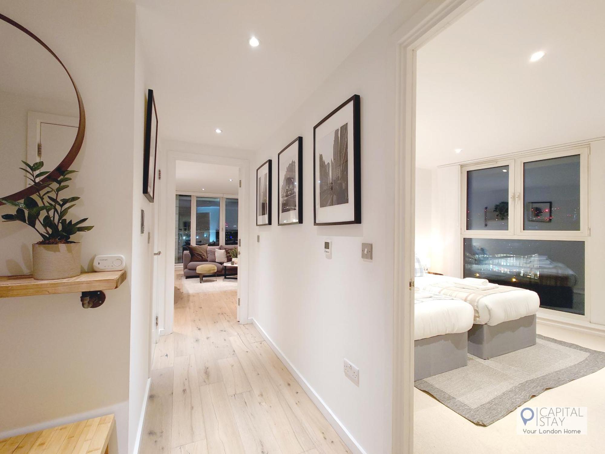 Deluxe Two Bed Apartment With River & City View 런던 외부 사진
