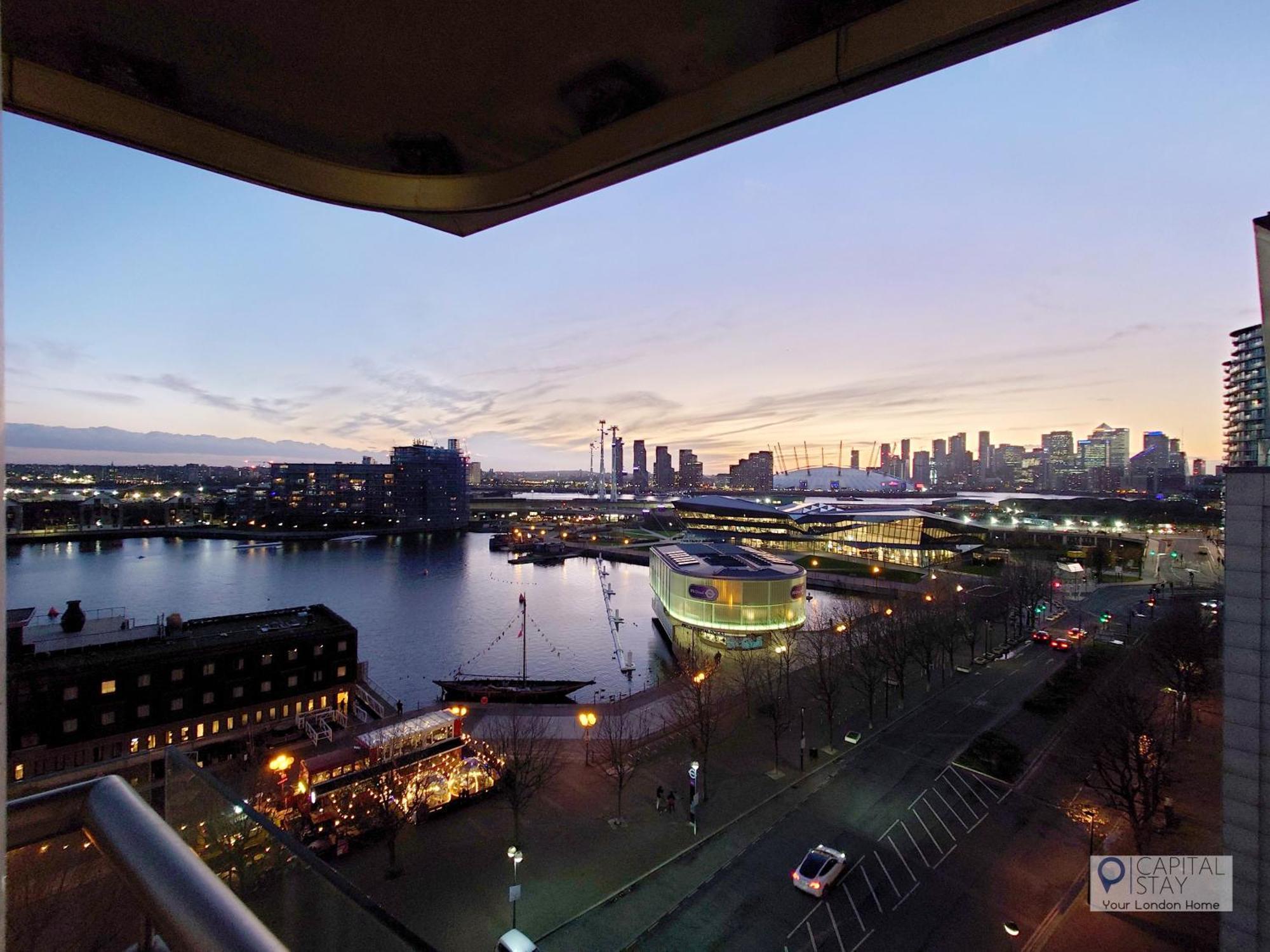 Deluxe Two Bed Apartment With River & City View 런던 외부 사진