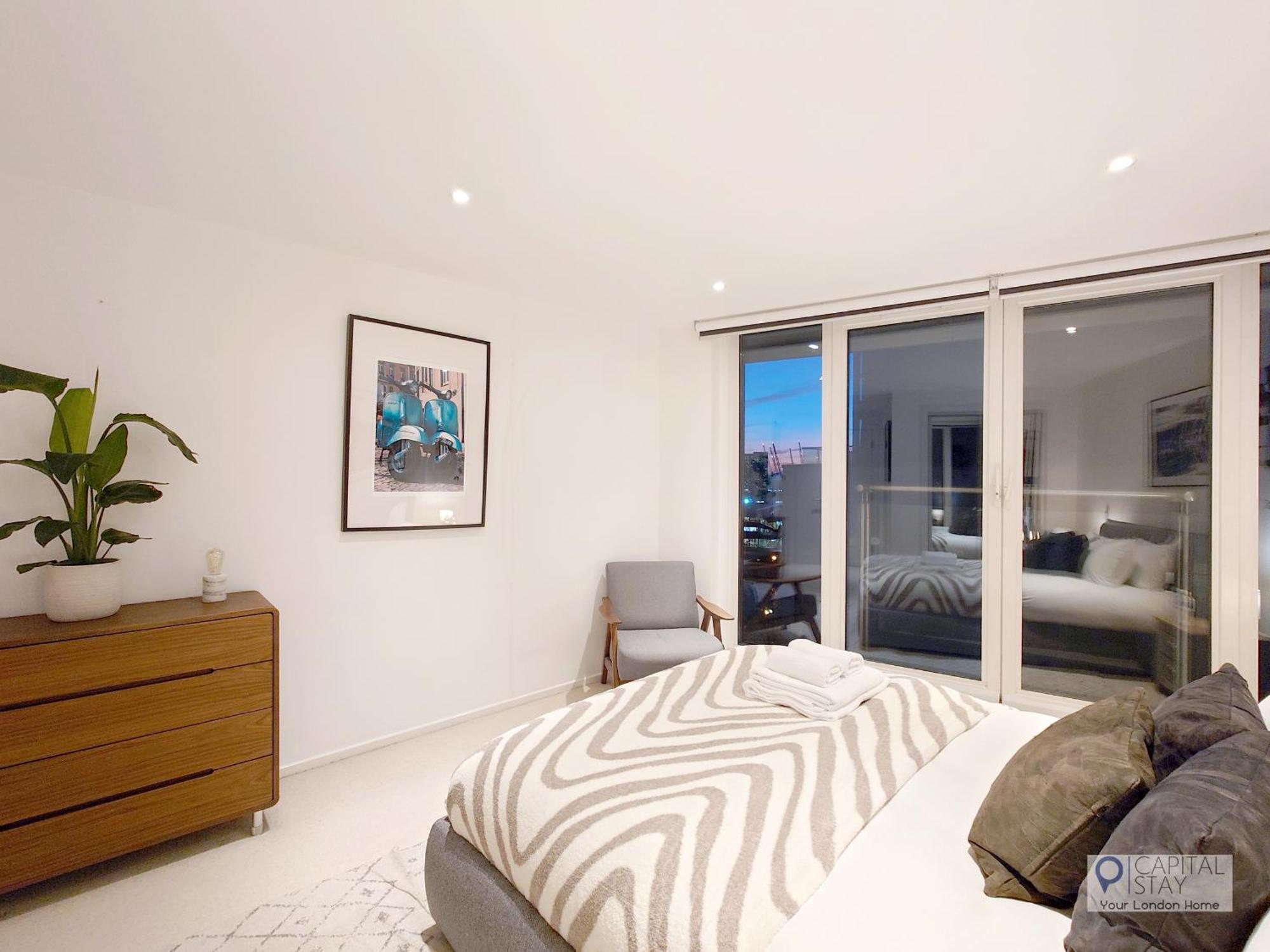Deluxe Two Bed Apartment With River & City View 런던 외부 사진