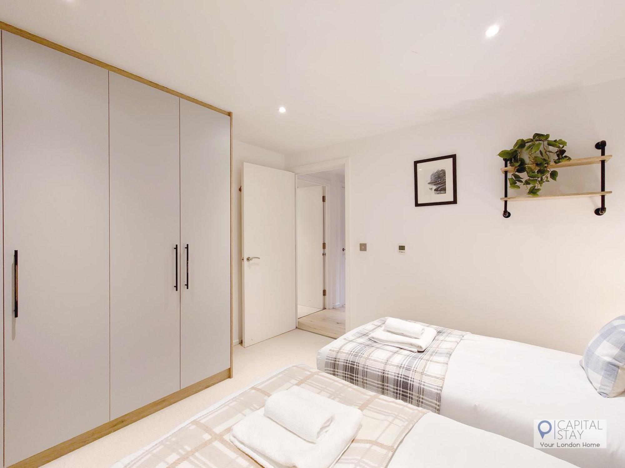 Deluxe Two Bed Apartment With River & City View 런던 외부 사진