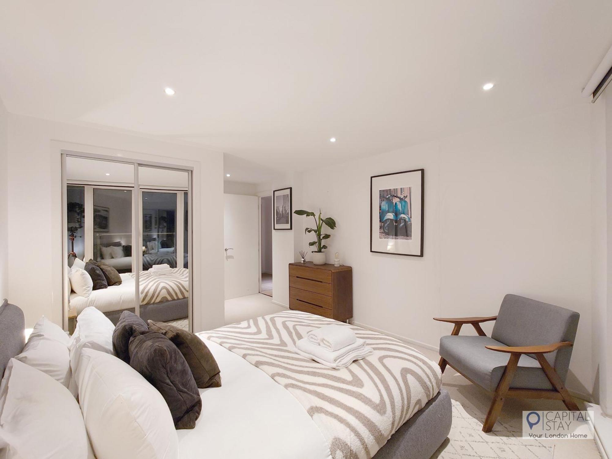 Deluxe Two Bed Apartment With River & City View 런던 외부 사진